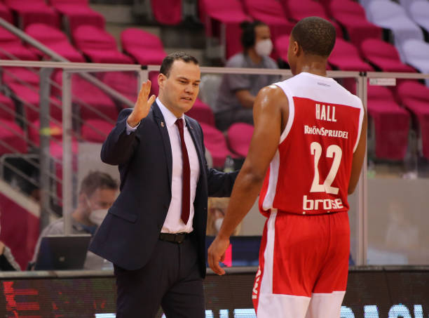 篮球场上的 篮球场上的